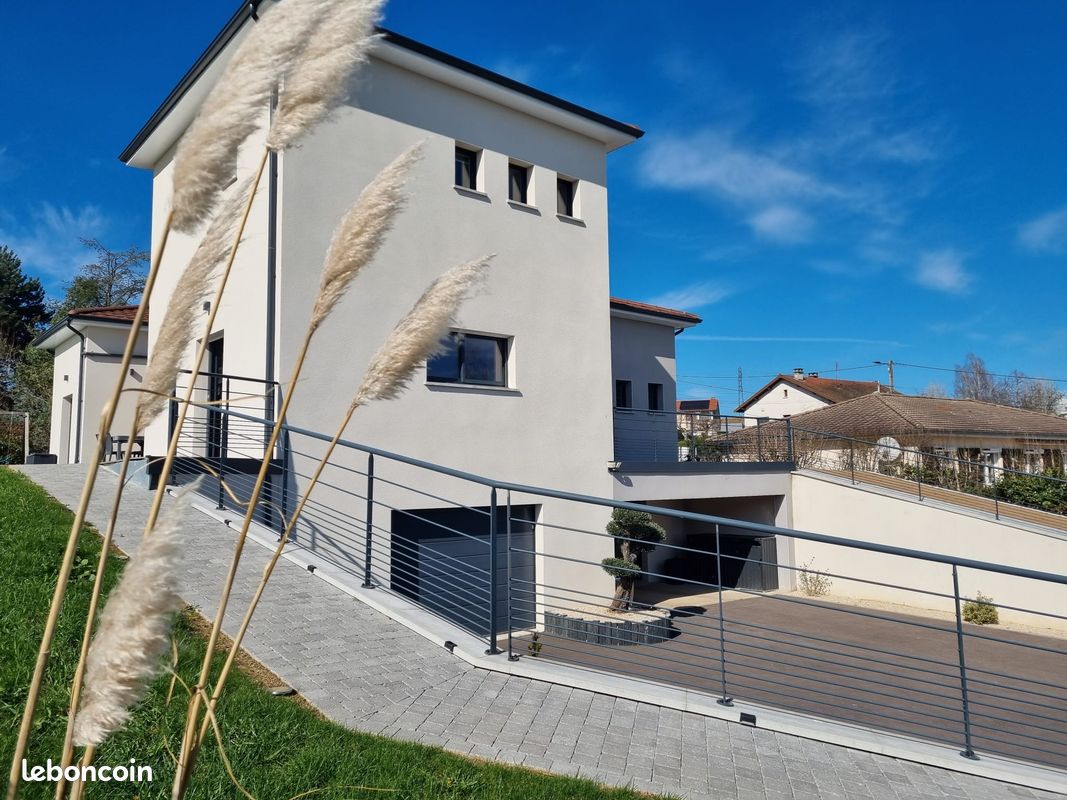 Maison 7 pièces 169 m² · à Charlieu · 169 m² · 415 000 €