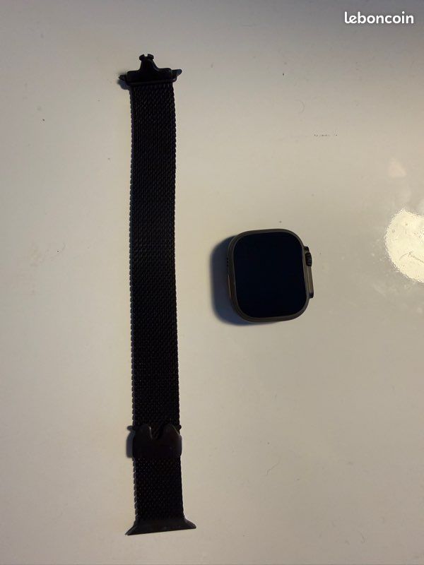 Apple Watch Ultra 2 GPS+Cellular 49mm Bracelet Milanais en titan noir (image 4)