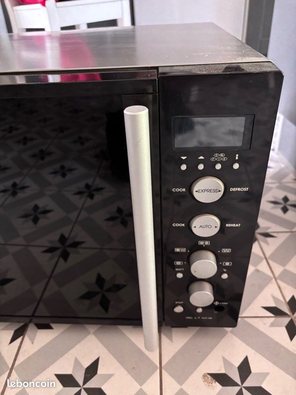 Four micro ondes Sharp HS (image 4)