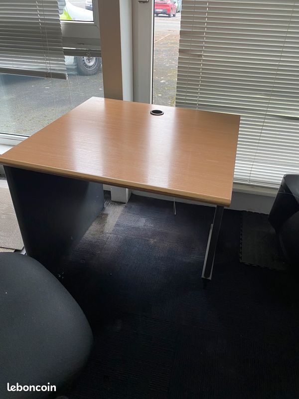 Bureau (image 1)