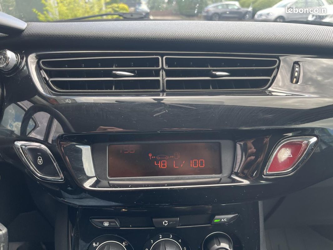 CITROEN C3 1.4 HDi FAP - 70 - Confort - CAR PLAY - REGULATEUR - SUIVI - TURBO-DISTRI- EMBRAYAGE-OK (image 19)