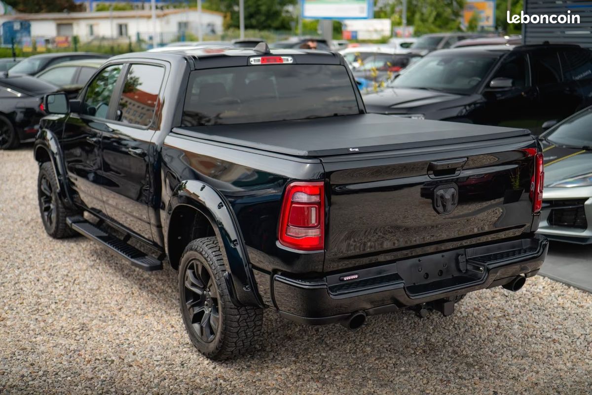 Dodge RAM 1500 Laramie Night Edition 5.7 HEMI 401 ch 4x4 – Alpine – 20” – Offroad (image 2)