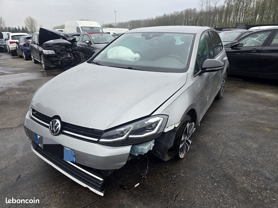 Volkswagen golf 7 iq-drive tsi 115cv accidentée (image 4)