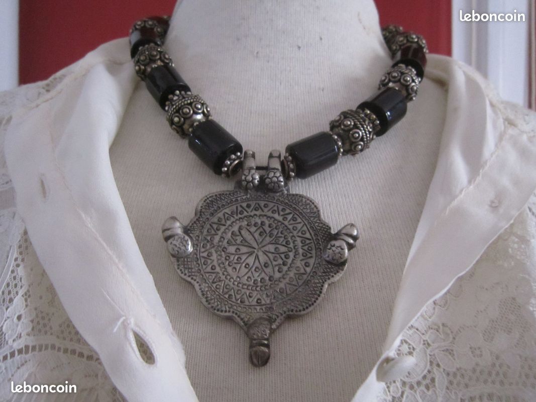 Colliers noirs anciens (image 8)