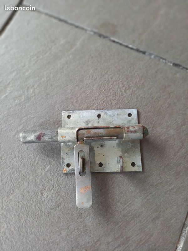 Vends serrure avec sa clé, targette ,raccord pour bt de gaz,13 euros le lot ou a la pièce (image 2)