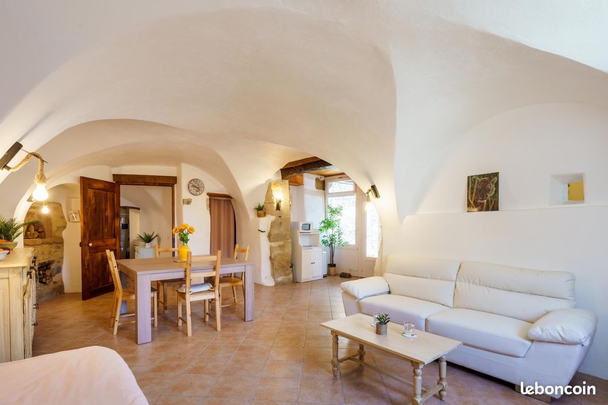 Maison 5 pièces 96 m² · à Savasse · 96 m² · 890 €