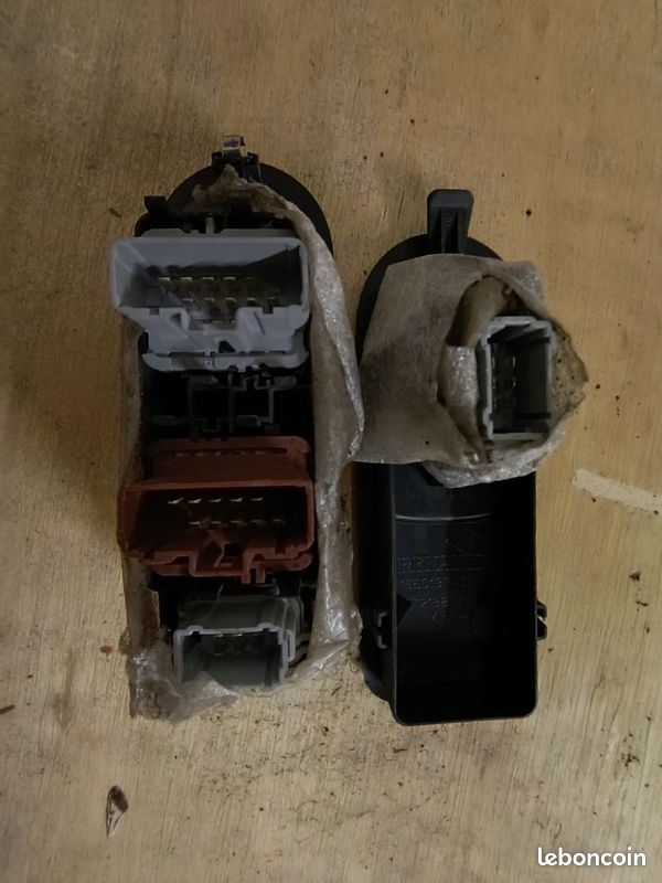 Commandes lèves vitres Renault Scénic 2 (image 2)