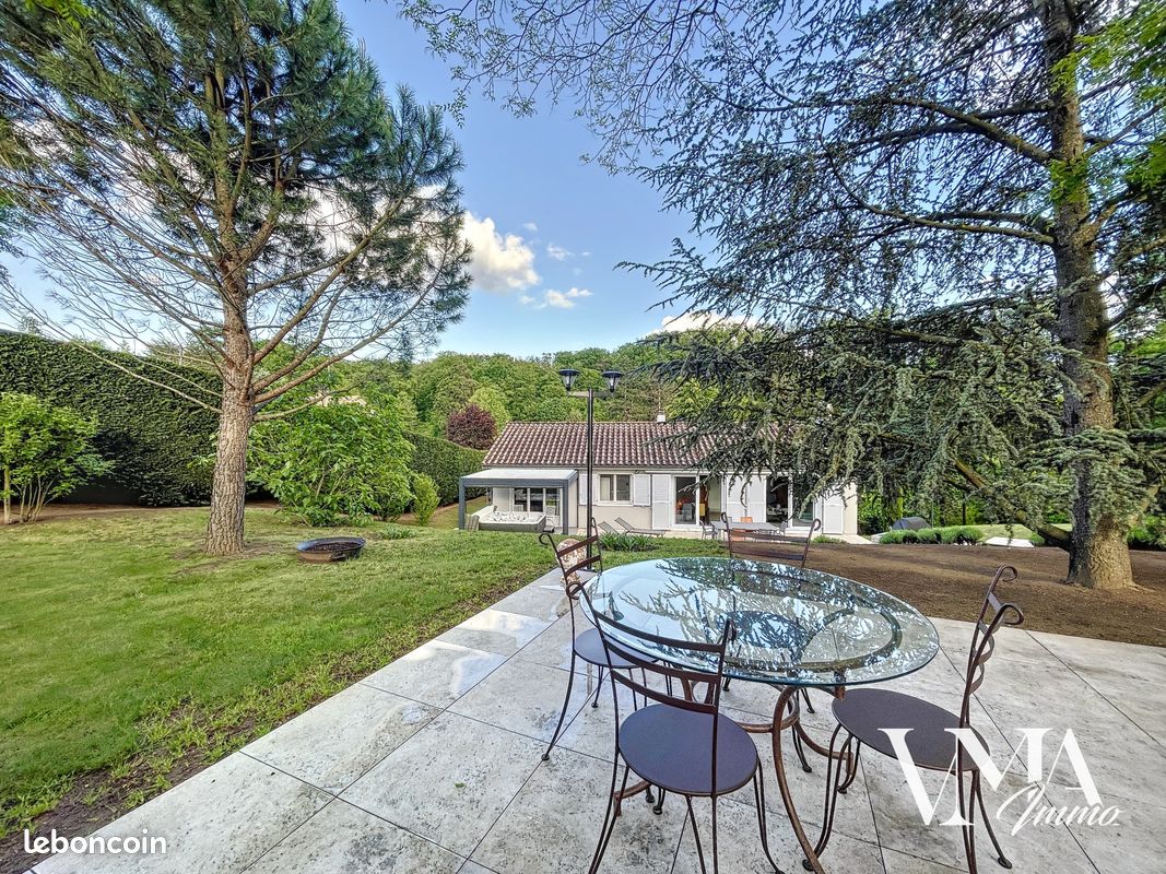 Maison 6 pièces 133 m² · à Lissieu · 133 m² · 650 000 €