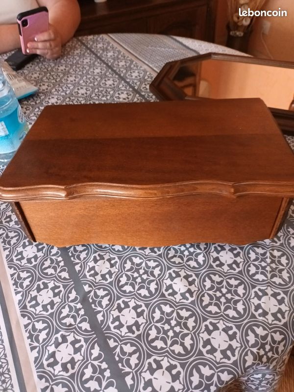 Petit meuble en bois (image 1)