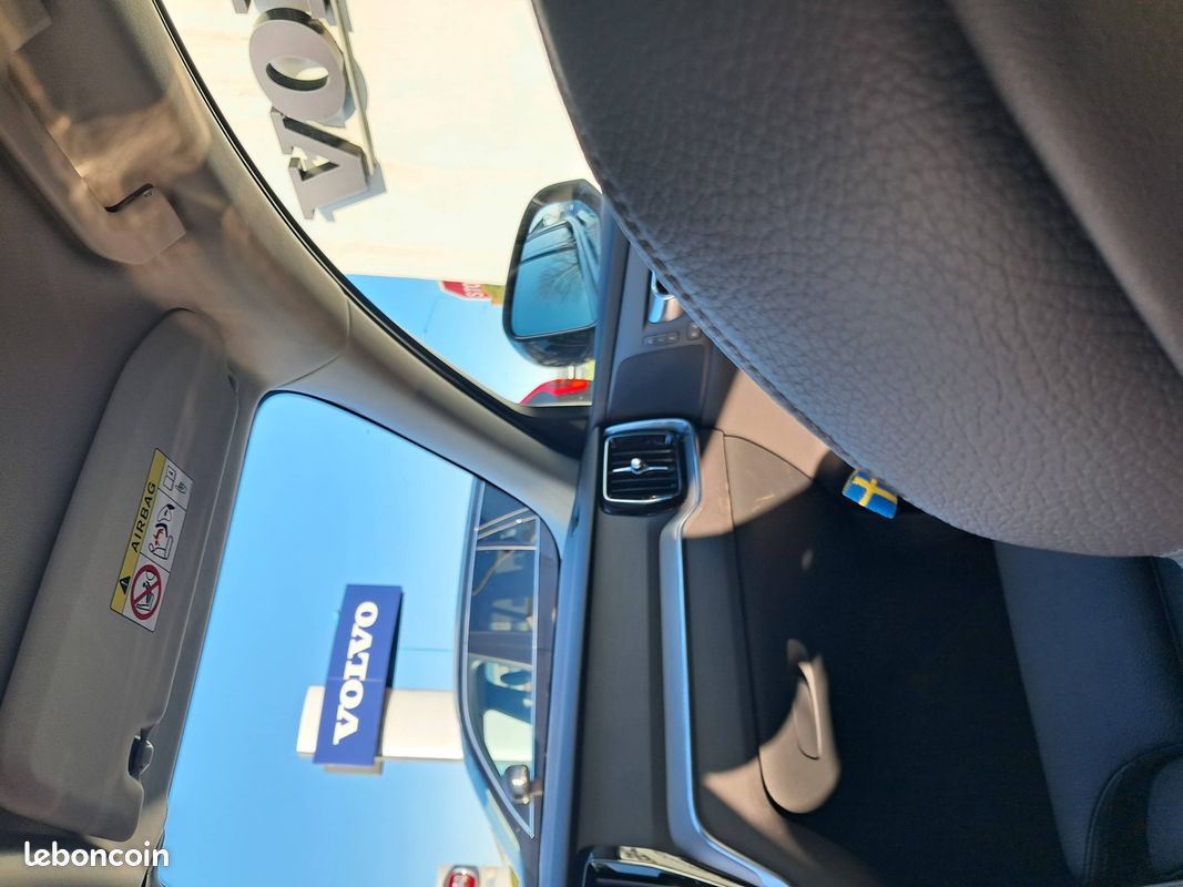 VOLVO V60 T6 AWD Hybride Rechargeable 253 ch + 145 ch Geartronic 8 Plus Style Dark (image 24)
