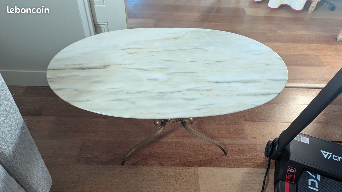 Table marbré (image 1)