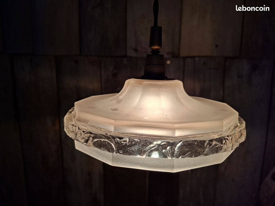 Suspension ancienne en opaline et laiton