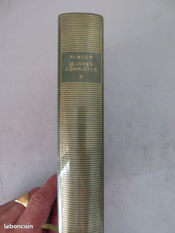 Platon . Oeuvres complètes . Volume : 1. Editions la pléiade .1959 (image 1)