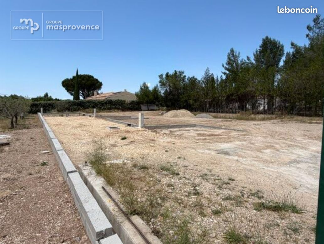 Terrain à bâtir de 319 m² à AUREILLE (13) · 155 000 €