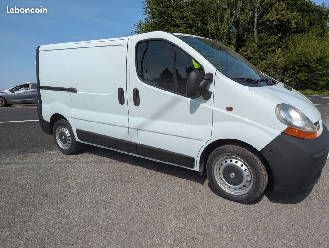 Magnifique renault trafic l1h1 1.9dci 82cv occamobile 64 pau (image 1)