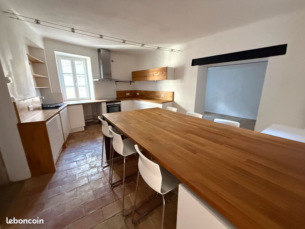 Maison 7 pièces 160 m² · à Fons · 160 m² · 1 380 €