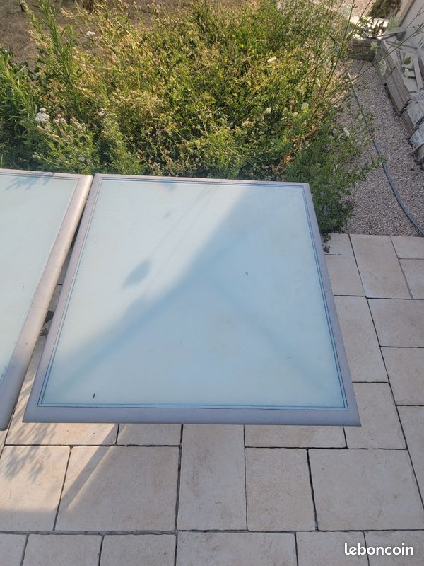 Table d'extérieur métal et plateau verre (image 2)