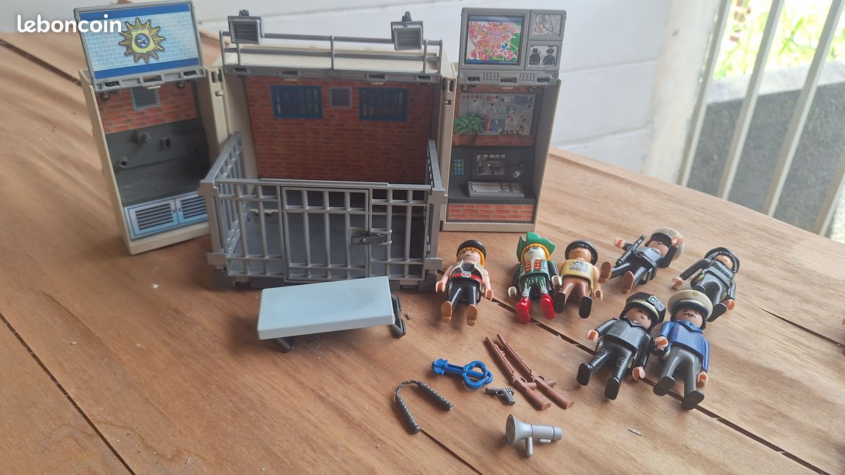 Playmobil commissariat de police à transporter (image 1)