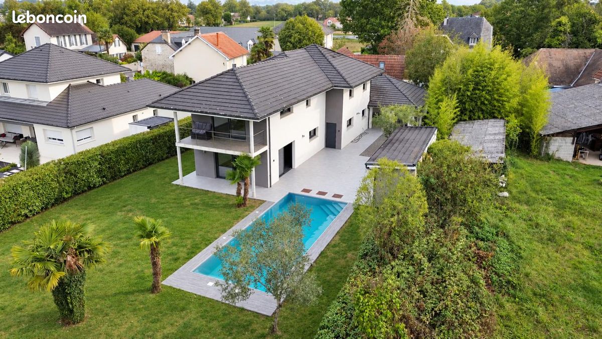Maison 7 pièces 240 m² · à Lescar · 240 m² · 700 000 €