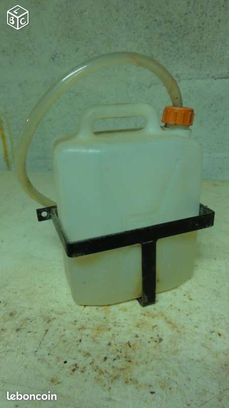 Bidon distributeur de produits + tuyau (image 2)