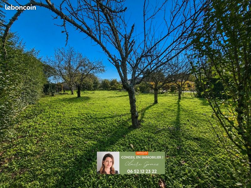 Terrain 1 048 m² Montaigut Sur Save · à Montaigut-sur-Save · 133 000 €