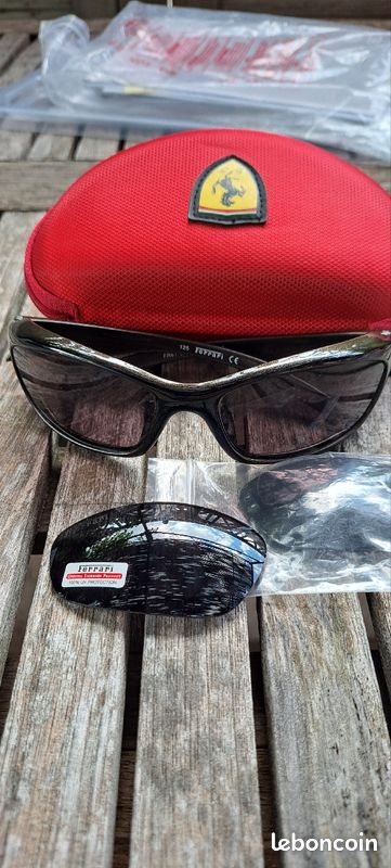 Lunettes solaires FERRARI (image 1)