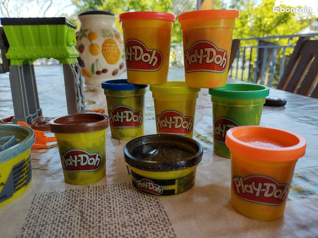 Lot pâtes à modelée Play-Doh et accessoires (image 2)