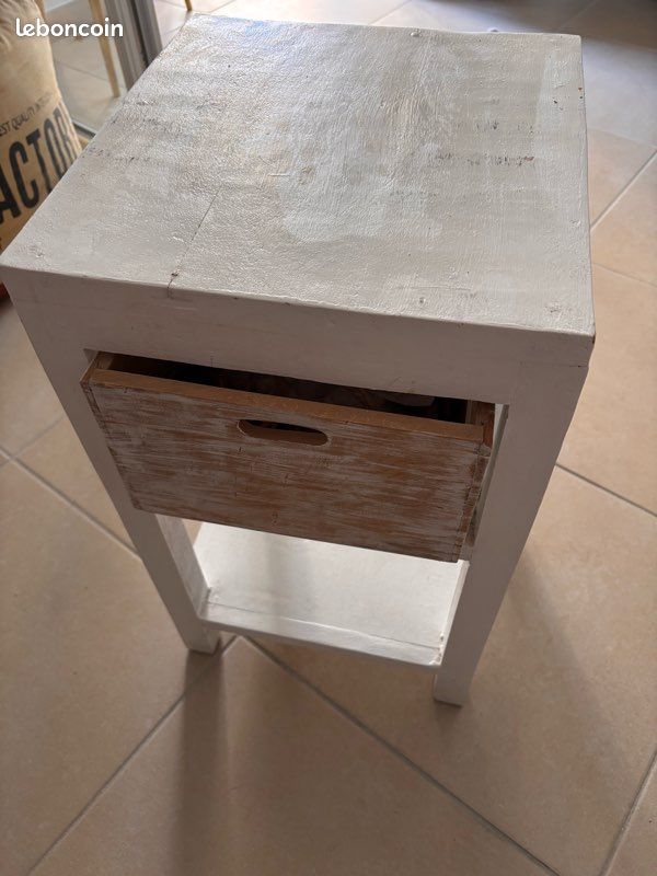 Table de chevet (image 1)