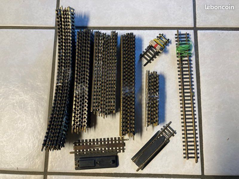 POUR TRAIN ELECTRIQUE Lot de 300 vis de rails HO N Fleischmann Roco POUR TRAIN ELECTRIQUE Lot de 300 vis de rails HO N Fleischmann Roco