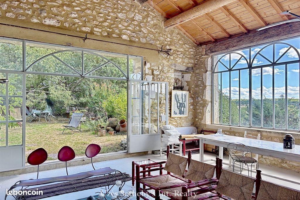 Maison 10 pièces 360 m² · à Lussan · 360 m² · 895 000 €