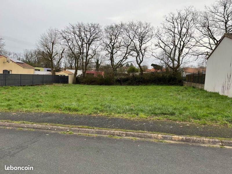 Terrain 732 m² · à Dompierre-sur-Yon · 114 030 €