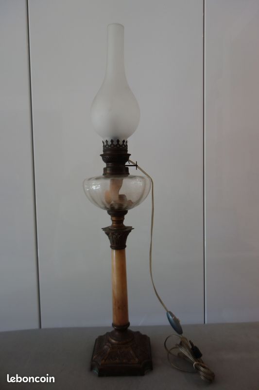 Ancienne Lampe à pétrole avec branchement électrique (image 1)