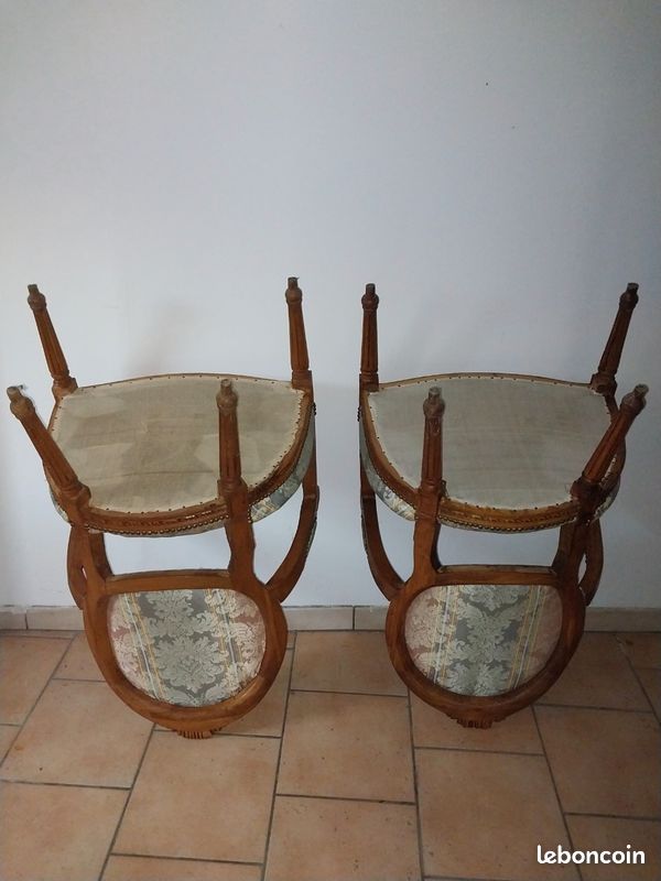 Paire de fauteuils cabriolets dossier médaillon louis XVI (image 3)