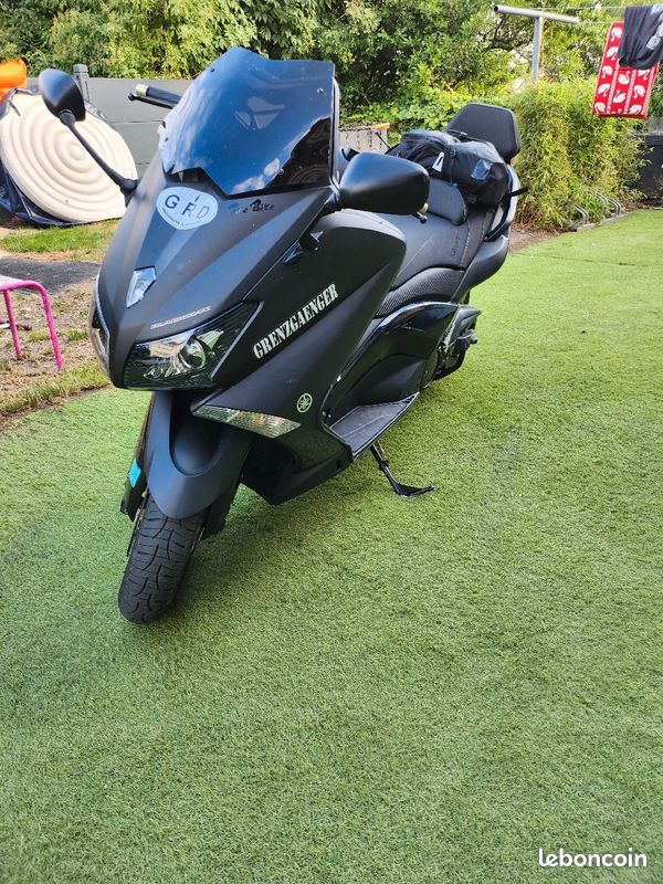 t-max-530-black-max-motos