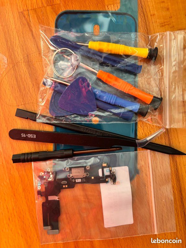 Connecteur , recharge, iPhone 15 (image 2)