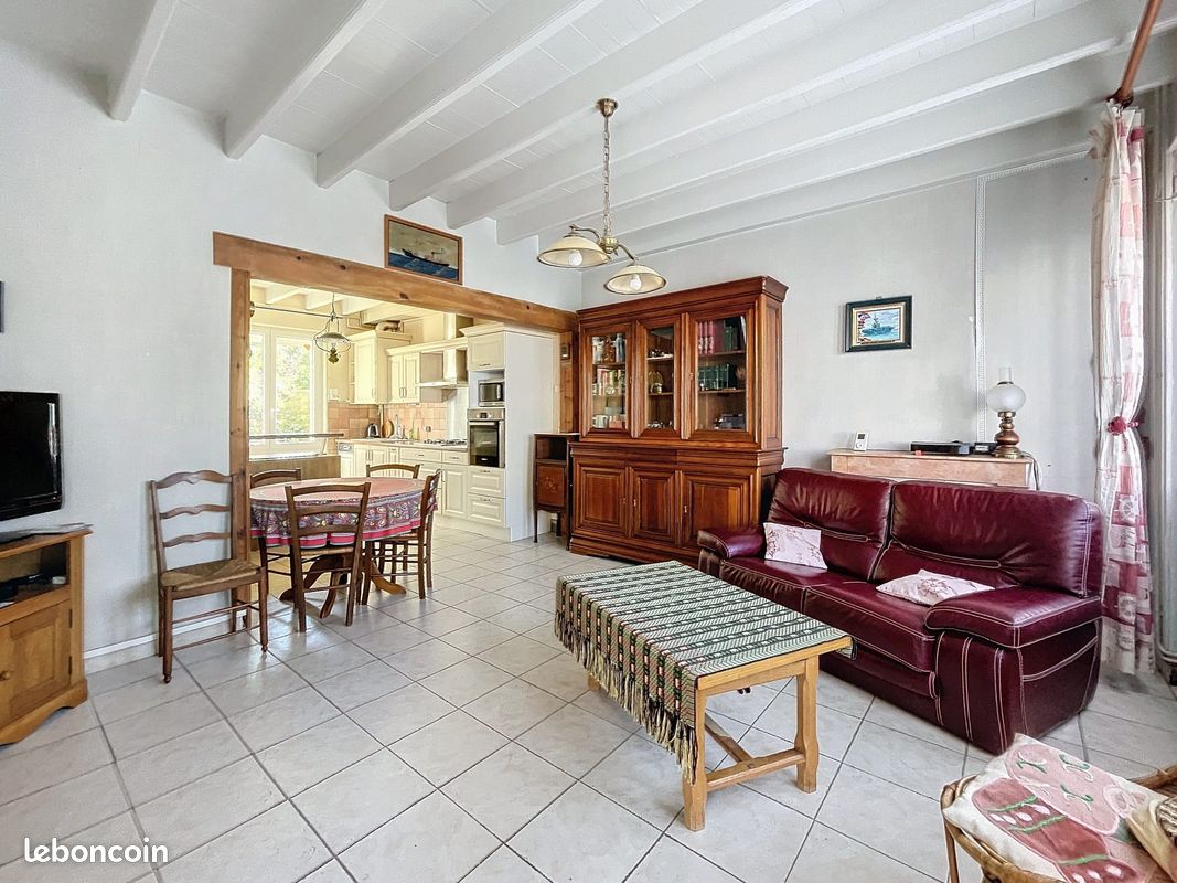 Maison 3 pièces 81 m² · à La Rochelle · 81 m² · 930 €