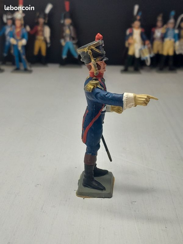 Figurine Starlux 1/43e - Ouvrier Portant Une Caisse, 30 Mm, Pour Maquettes Et Dioramas