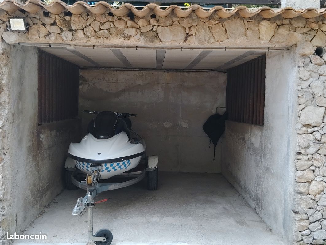 Hivernage jet ski, petit zodiac · à Roquebrune-Cap-Martin · 50 €