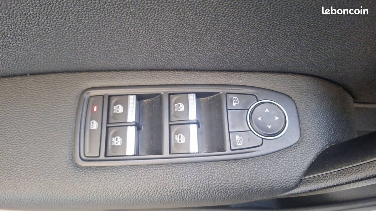 Renault captur tce 140 21 intens (image 16)