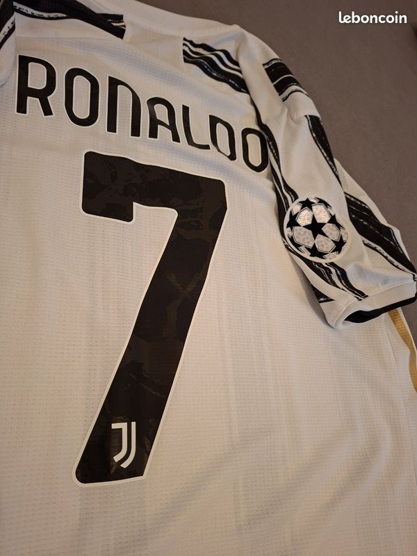 Maillot Juventus saison 2020-2021 floqué Ronaldo taille L (image 2)