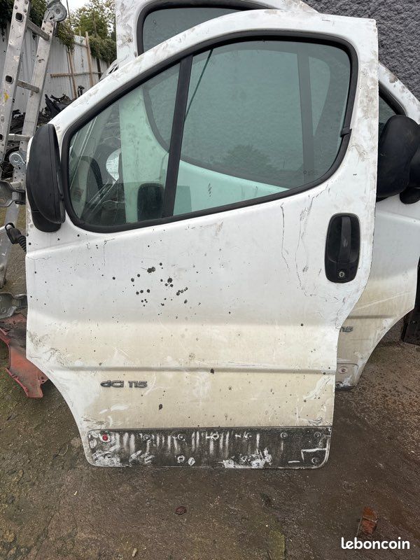Porte avant et arrière Renault Trafic année : 2012 (image 1)