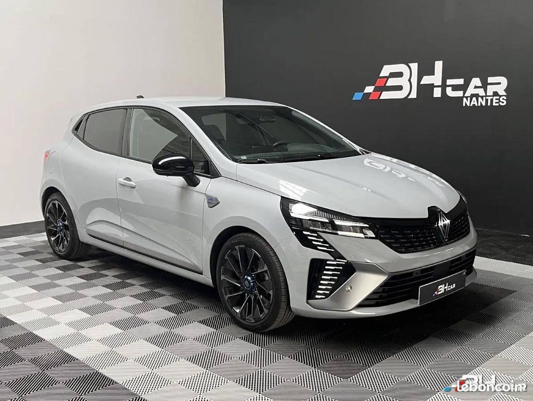 Renault Clio 1.6 E-Tech 145ch Full Hybrid Esprit Alpine (image 1)