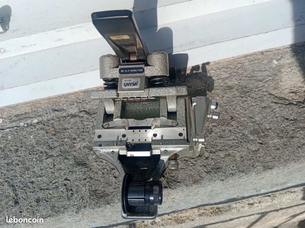 Colleuse film super 8 et Super 16 Hahnel Koolmatic super im Kanton Jura