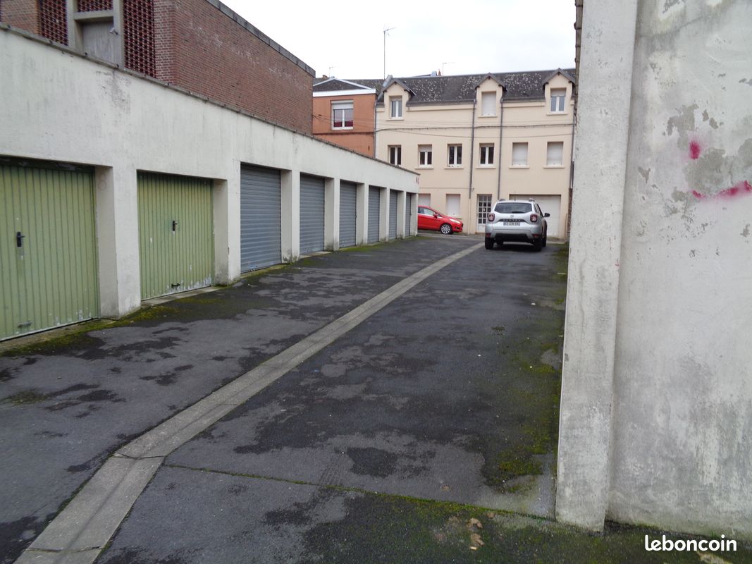 Loue garage · à Saint-Quentin · 55 €/mois