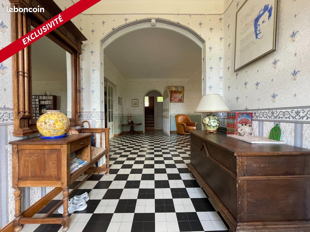 Maison 8 pièces 300 m² · à Cléré-les-Pins · 300 m² · 260 000 €