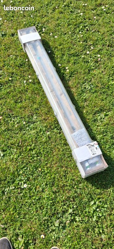 Réglette avec de tubes eclairage (image 1)
