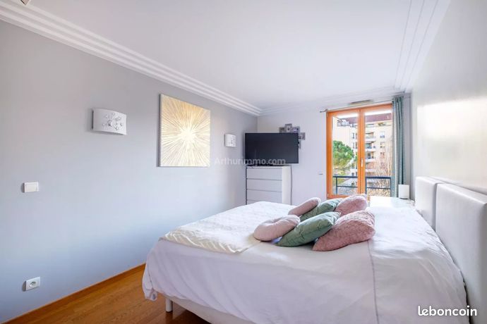 Appartement 6 pièces 135 m² — 12
