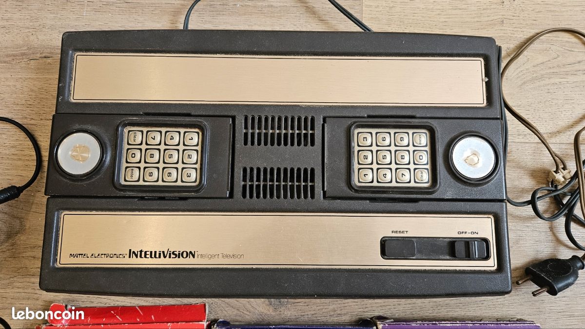 Console Mattel Intellivision + 3 jeux (Lock 'N' Chase, USCF Chess, Reversi) (image 2)