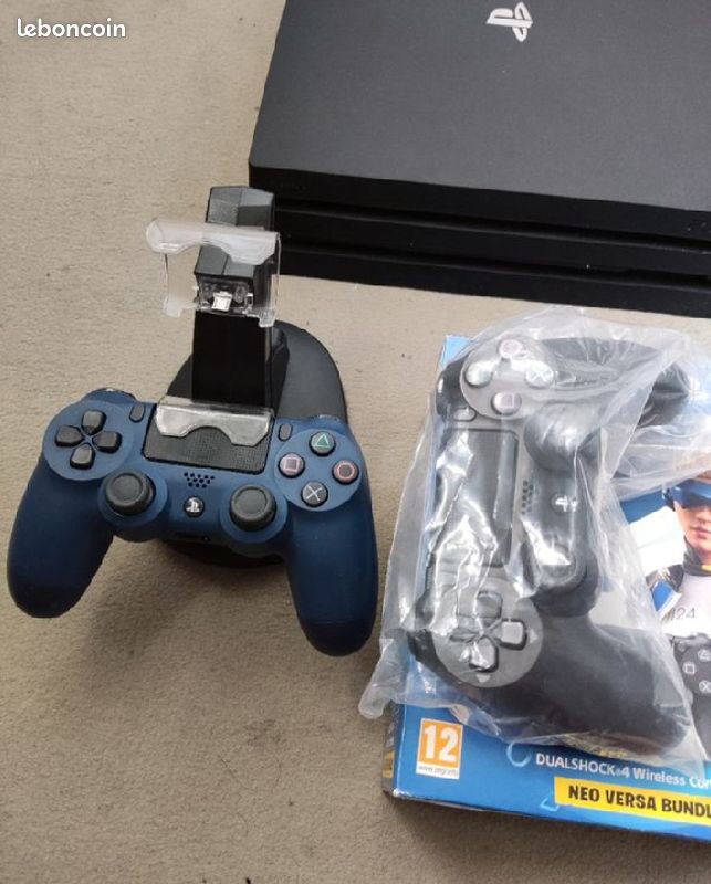 Ps4 Pro noire + manette + 4 jeux (image 3)