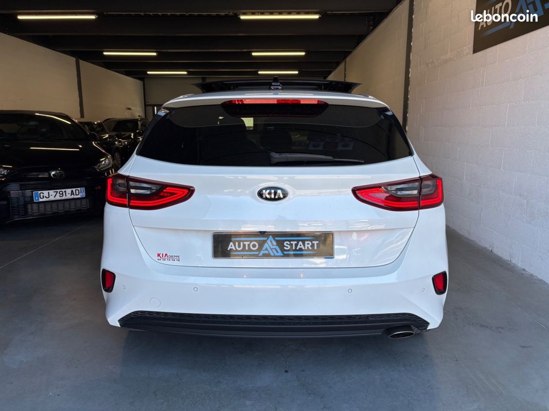 KIA CEED GT-Line 126cv - TOIT OUVRANT/APPLE CARPLAY/CAMÉRA DE RECUL/RADARS/JANTES 17" (image 8)